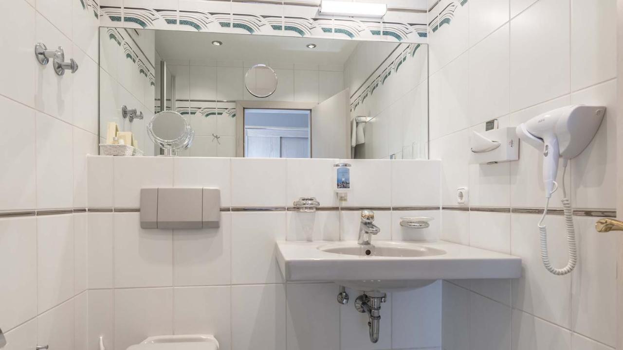 Hotel Am Schlosspark إيسمانينغ المظهر الخارجي الصورة