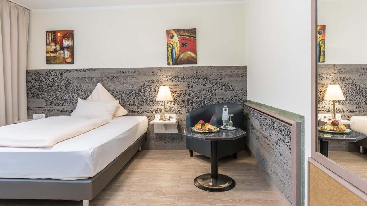 Hotel Am Schlosspark إيسمانينغ المظهر الخارجي الصورة