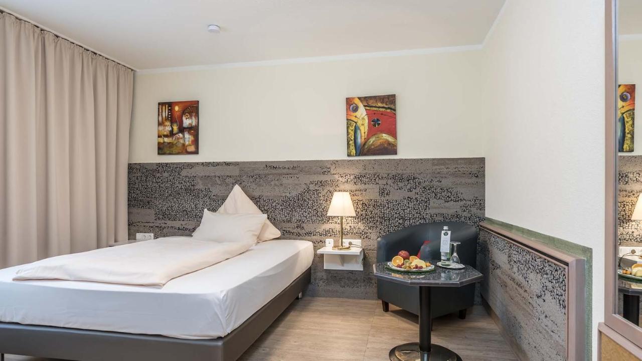 Hotel Am Schlosspark إيسمانينغ المظهر الخارجي الصورة
