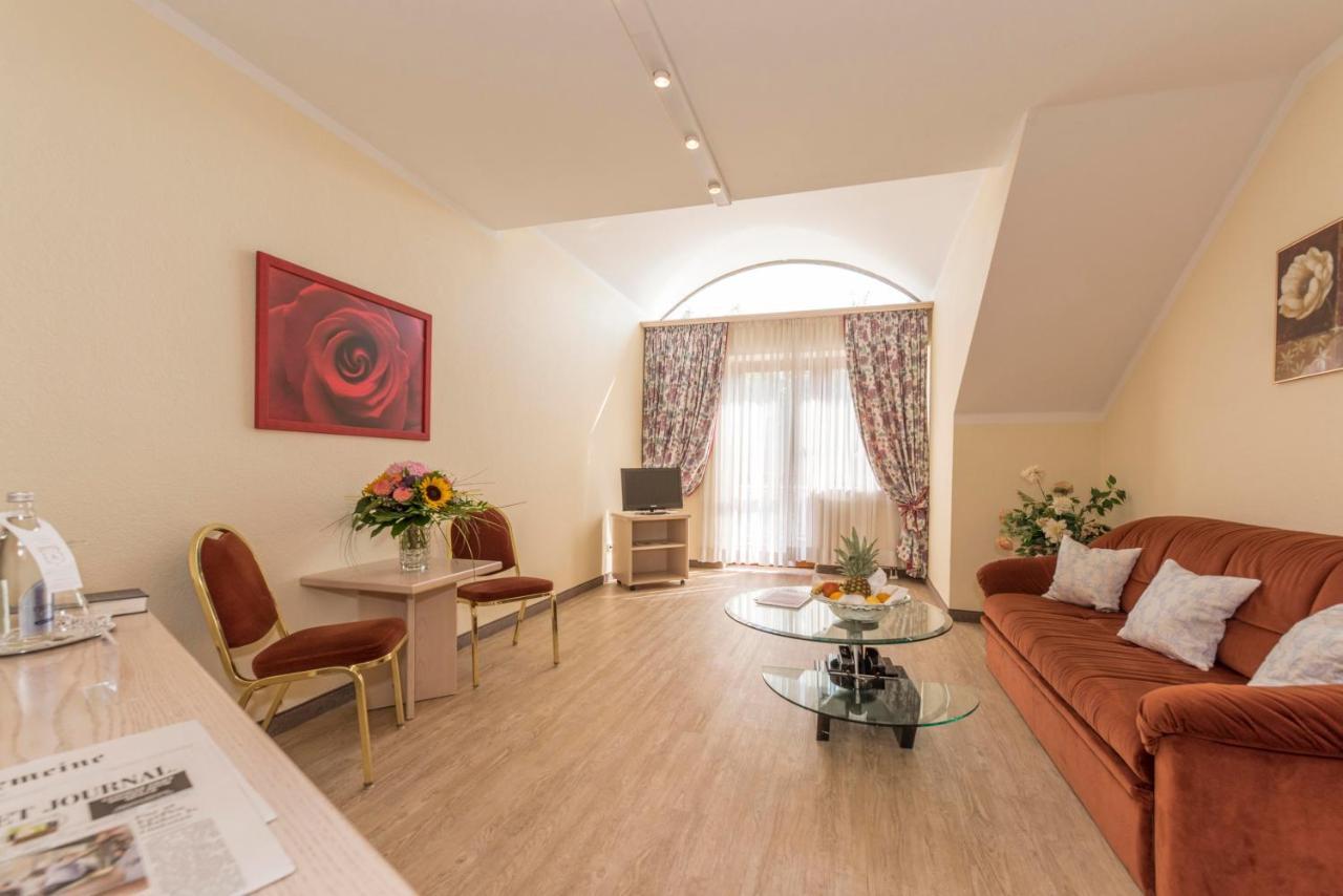 Hotel Am Schlosspark إيسمانينغ المظهر الخارجي الصورة