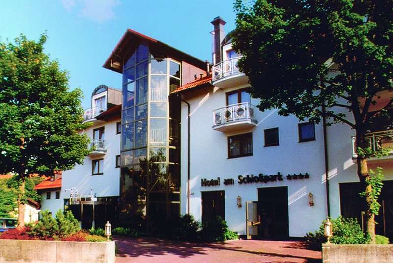 Hotel Am Schlosspark إيسمانينغ المظهر الخارجي الصورة