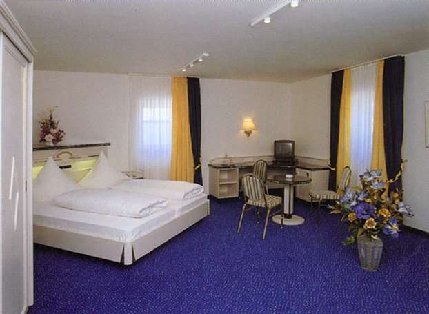 Hotel Am Schlosspark إيسمانينغ الغرفة الصورة